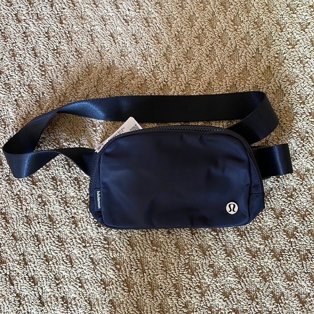 Lululemon everywhere belt bag